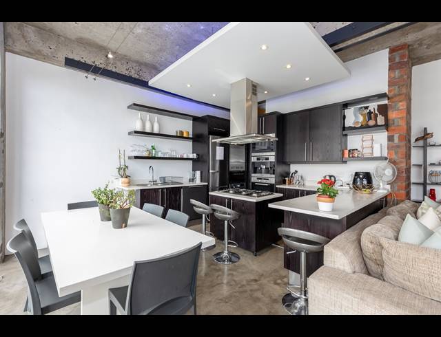 2 BEDROOM APARTMENT SOLD IN CAPE TOWN CITY CENTRE